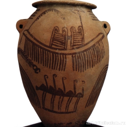 Ваза с декоративной росписью