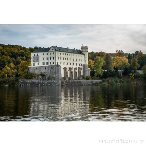 Замок Орлик