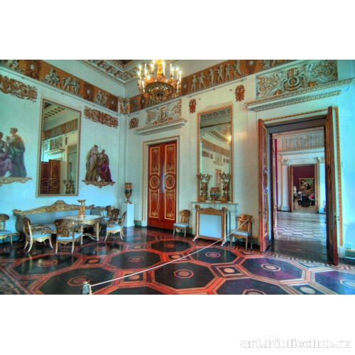 Интерьер Белоколонного зала