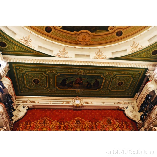 Фрагмент плафона над сценой