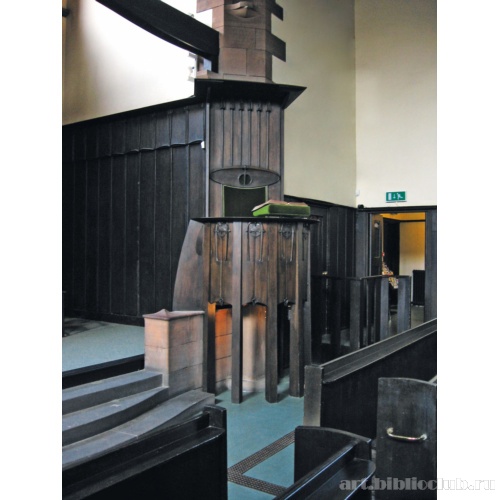 Кафедра с резным декором