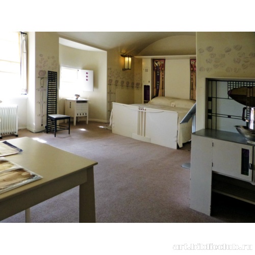 Интерьер главной спальни. Альков с кроватью