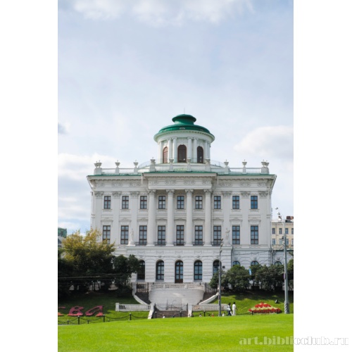 Главный фасад дома Пашкова