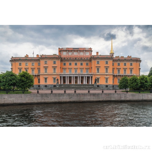 Парковый (северный) фасад замка. Вид с набережной реки Фонтанки