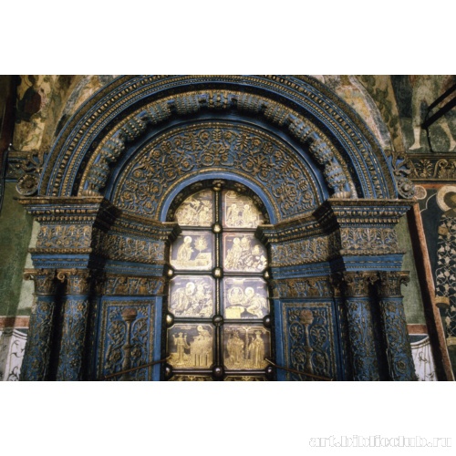 Северная галерея. Резной портал Благовещенского собора Медные врата