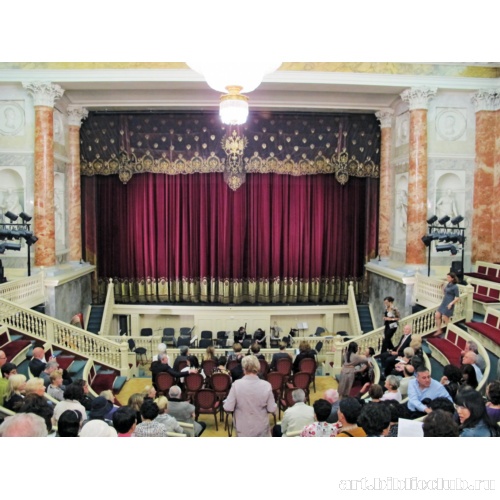 Зрительный зал