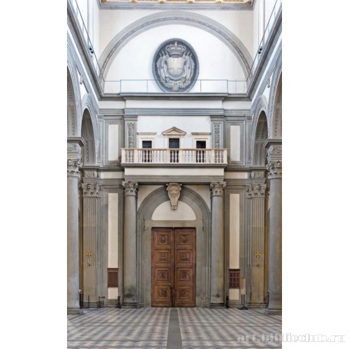 Интерьер церкви Сан-Лоренцо. Главный дверной проем в западной части