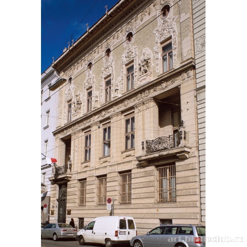 Дворец Ойос. Главный фасад