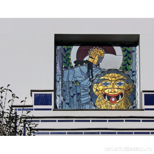 Вторая вилла Вагнера. Витраж Коломана Мозера над порталом