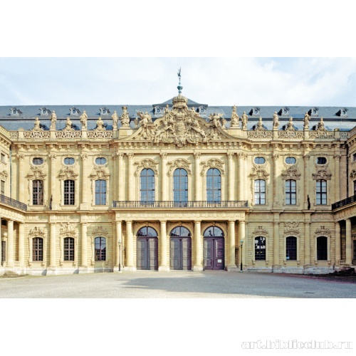 Главный фасад. Фрагмент