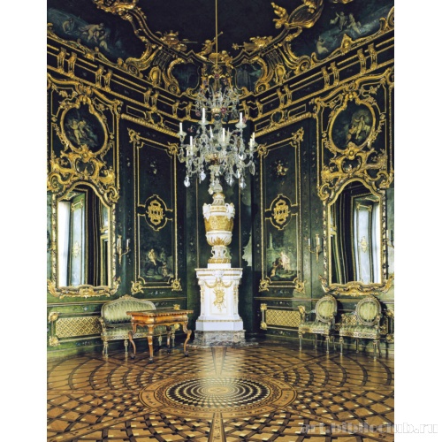 Комната со стенными панелями, покрытыми зеленым лаком. Фрагмент