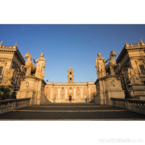 Вид на Дворец сенаторов. Статуи Диоскуров, Кастора и Полиевкта