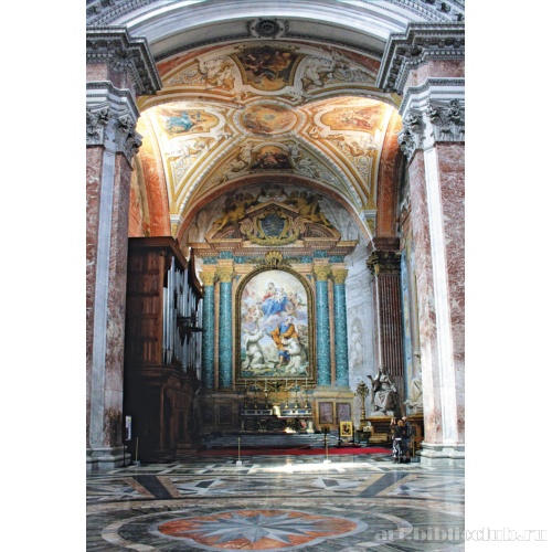 Вид на алтарь