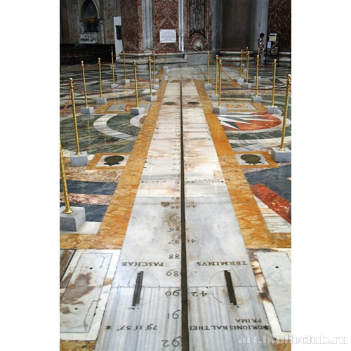 Пол с изображением линии меридиана