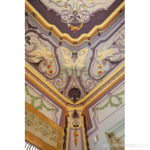 Фрагмент лепного декора парадной гостиной