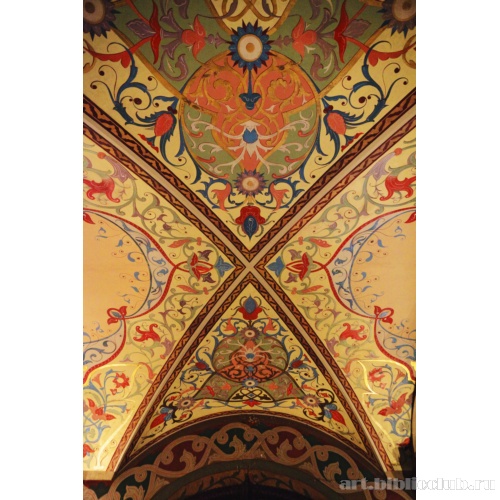 Расписной свод вестибюля