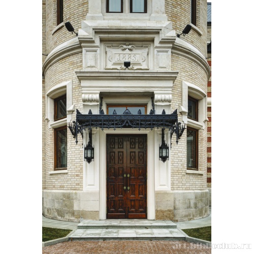 Главный вход в «замок»