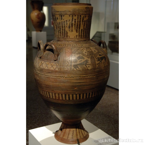 Амфора, декорированная изображениями богини, львов и птиц