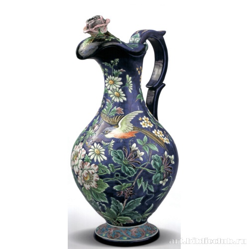 Фарфоровый кувшин