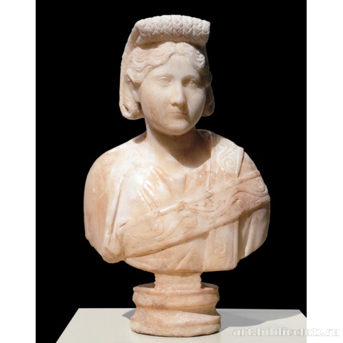 Бюст аристократки