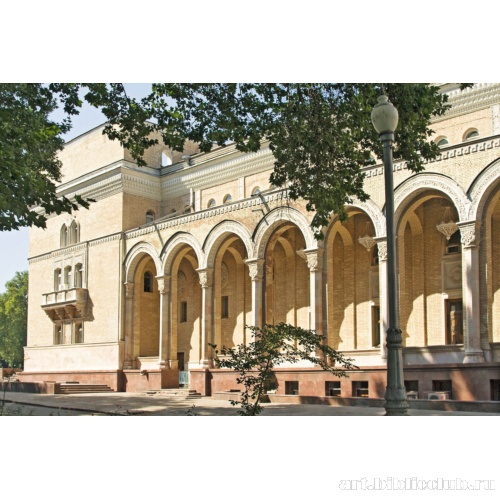 Театр оперы и балета им. А. Навои. Южный фасад театра с лоджией