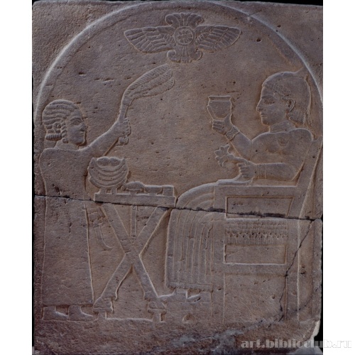 Надгробная стела знатной женщины