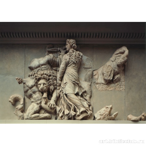 Пергамский алтарь. Фрагмент северного фриза. Гигантомахия: Кето, мать Горгон