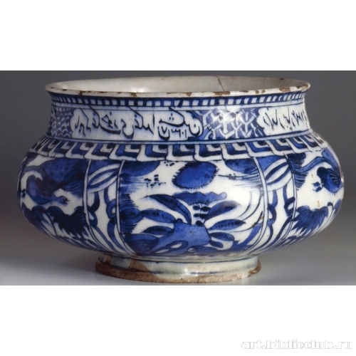 Сосуд в китайском стиле с надписью