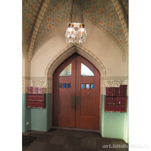 Церковь Св. Михаила. Декоративное оформление дверей