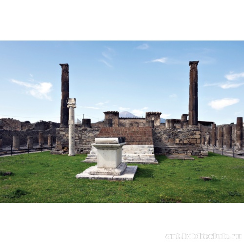 Храм Аполлона. Вид на алтарь и подиум (южная часть храма)