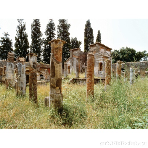 Храм Исиды. Северо-восточный угол колоннады