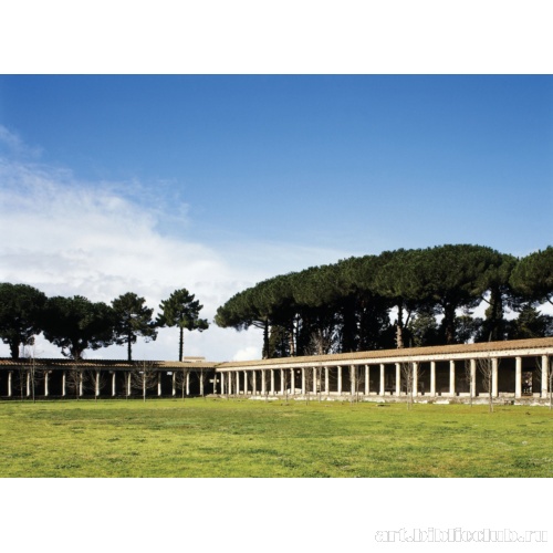 Квадрипортик театра