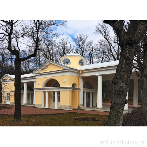 Вольер. Главный фасад