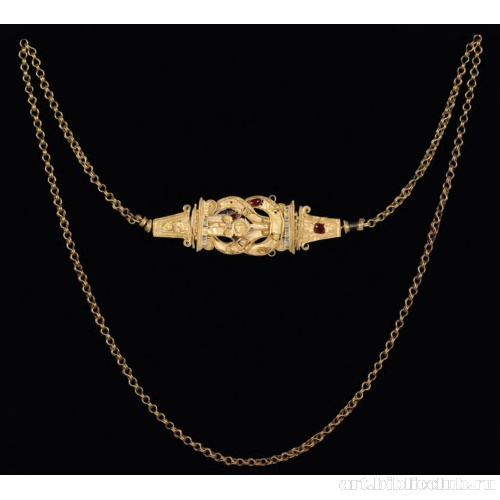 Золотая цепь с украшением в виде «узла Геракла»
