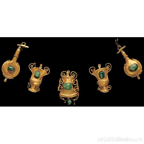 Набор золотых кулонов