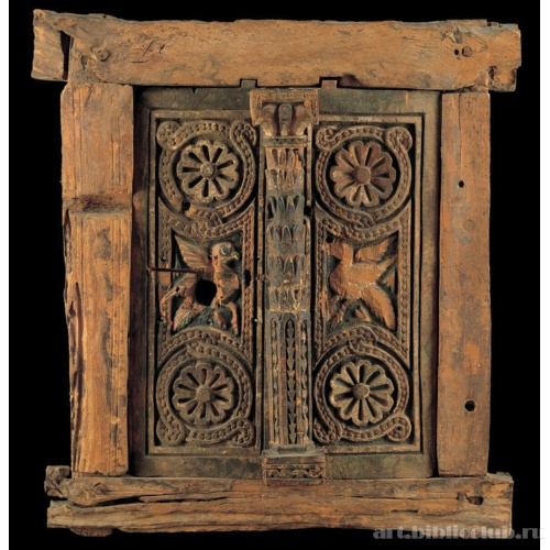 Оконная рама с резными ставнями из Египта