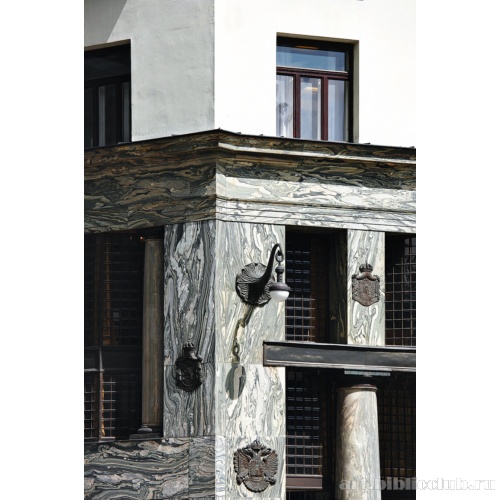 Лоос-хаус. Фрагмент главного и уличного фасадов