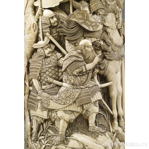 Ваза с изображением сцен из жизни воина Минамото Есицунэ. Фрагмент