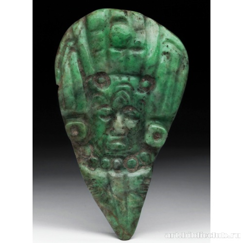 Орнамент на зеленом камне