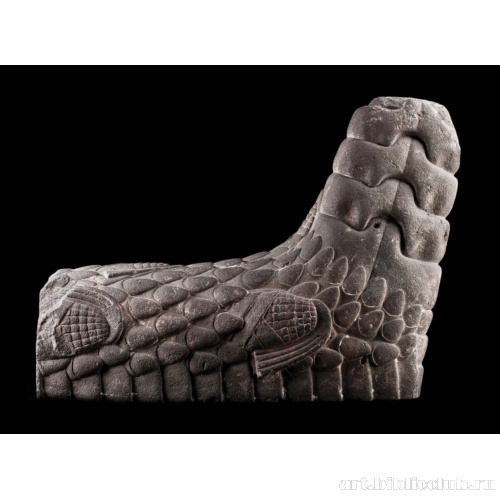 Фрагмент скульптуры в виде хвоста гремучей змеи
