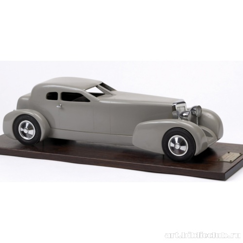 Модель автомобиля «Мармон двенадцать»