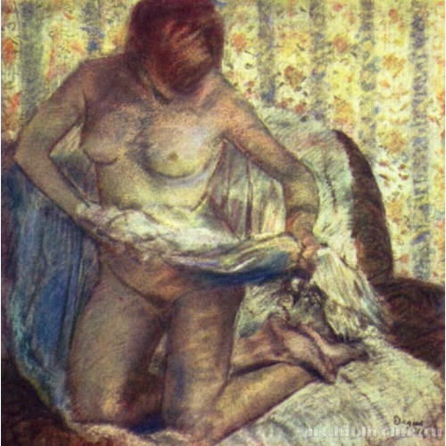 Стоящая на коленях женщина