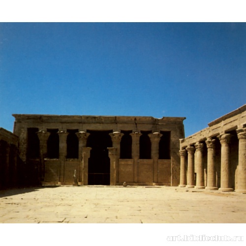 Северная сторона двора и фасад пронаоса