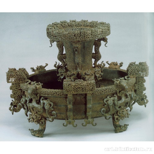 Два сосуда, соединеных в одну композицию