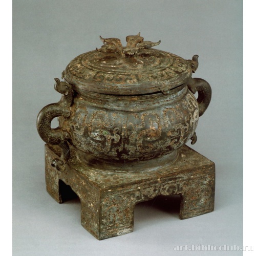 Сосуд с крышкой, на квадратной подставке