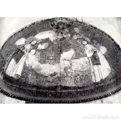 Крест со святыми Примием (слева) и Фелицианом (справа). Апсида