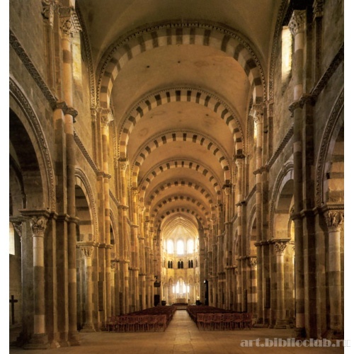 Монастырская церковь Сен Мадлен в Везле. Восточное окончание нефа с готическим хором