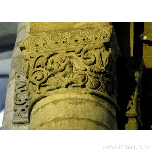 Сан Микеле в Павии. Капитель. Самсон сражается со львом