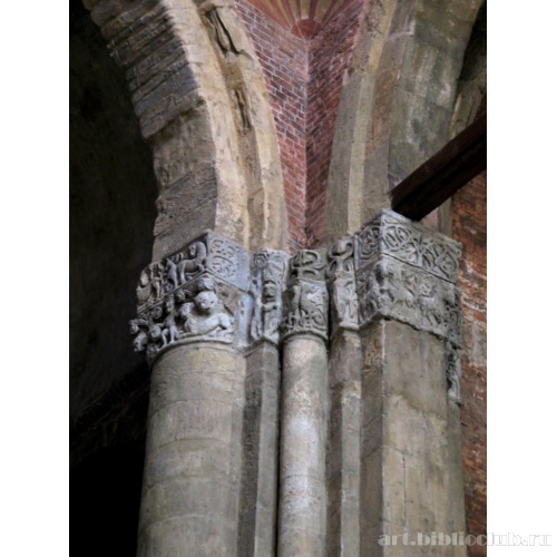 Сан Микеле в Павии. Капители средокрестия