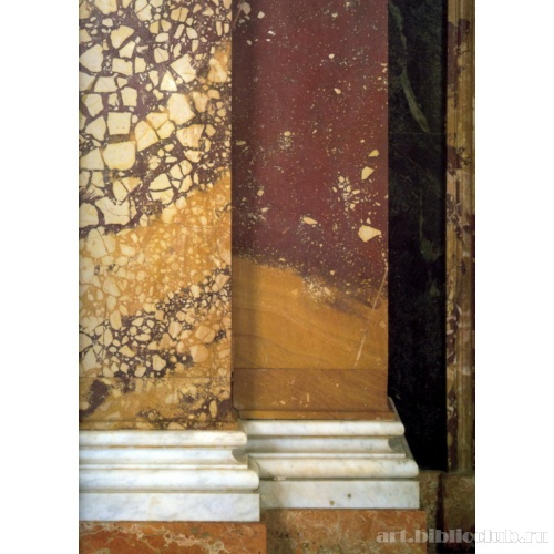 Мраморные пилястры